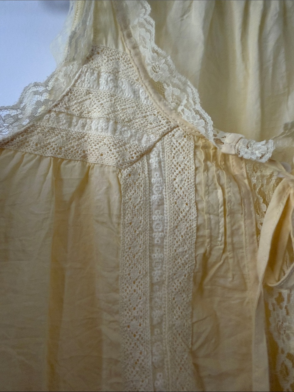 Yellow Lace-Trim lightweight Tank Top Small - Picture 4 of 6